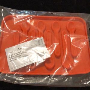 Pampered Chef Silicone Spoon Mold